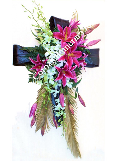 cruci funerare ornate cu crini si pene
